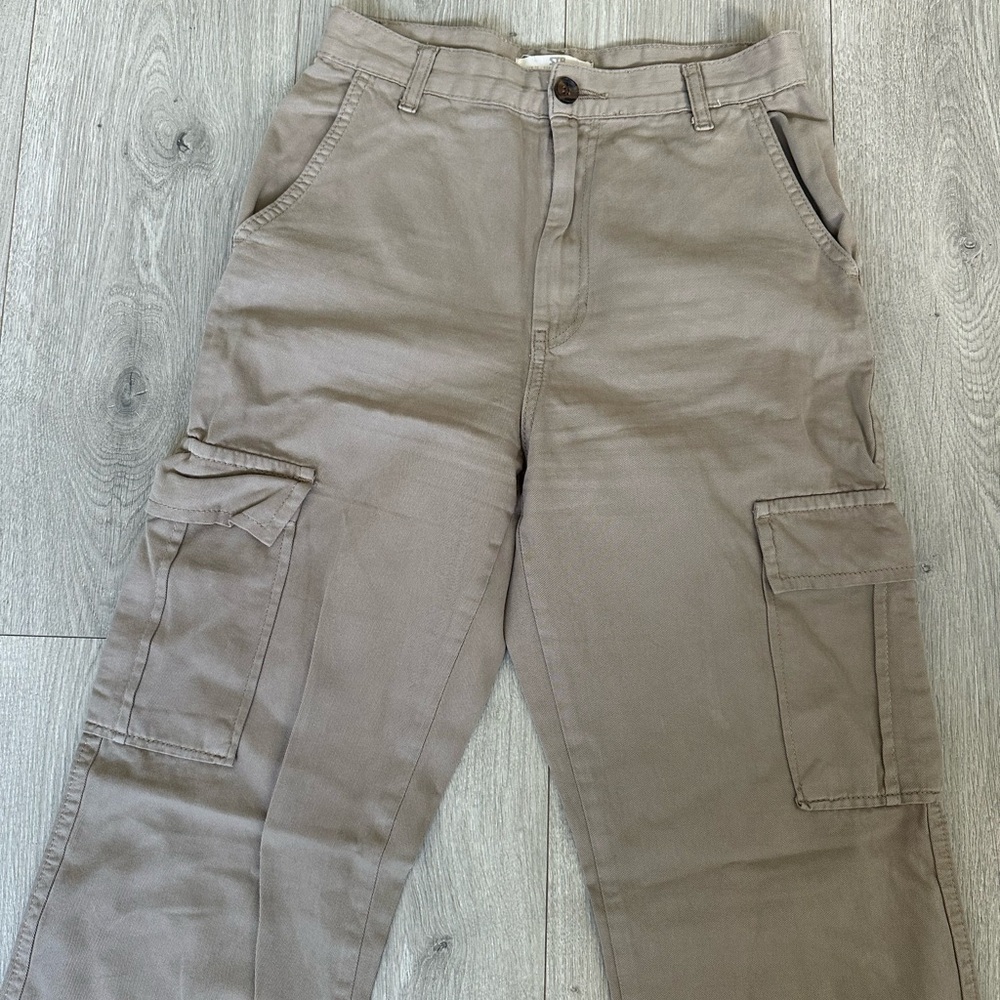 Stradivarius Women's Beige Cargo Pants